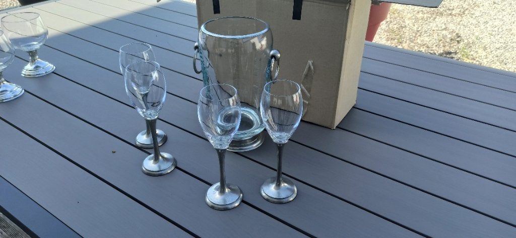 Ensemble verres a champagne et seau en étain, Enlèvement