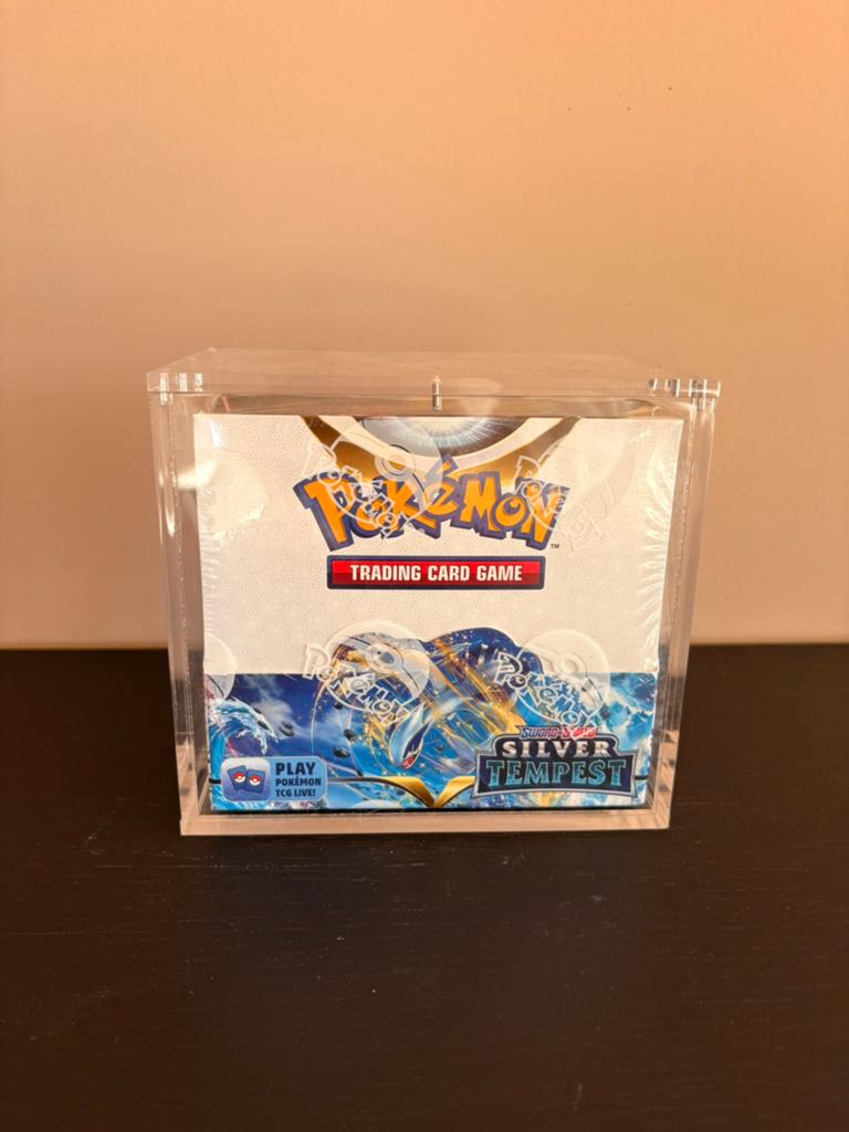 Pokémon Silver Tempest Booster Box + acryl case, Ophalen, Nieuw, Boosterbox, Foil