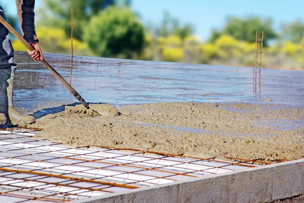 RECHERCHE POSEUR TERRASSEMENT ET DALLE BETON
