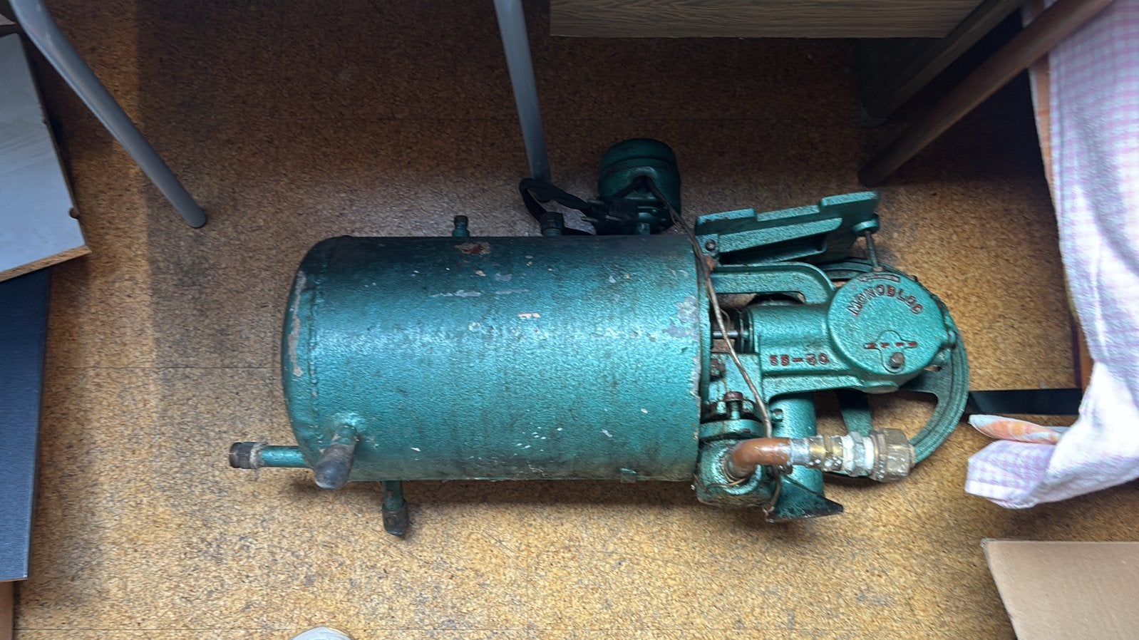 Antieke gietijzeren waterpomp met drukvat, Tuin en Terras, Ophalen, Gebruikt