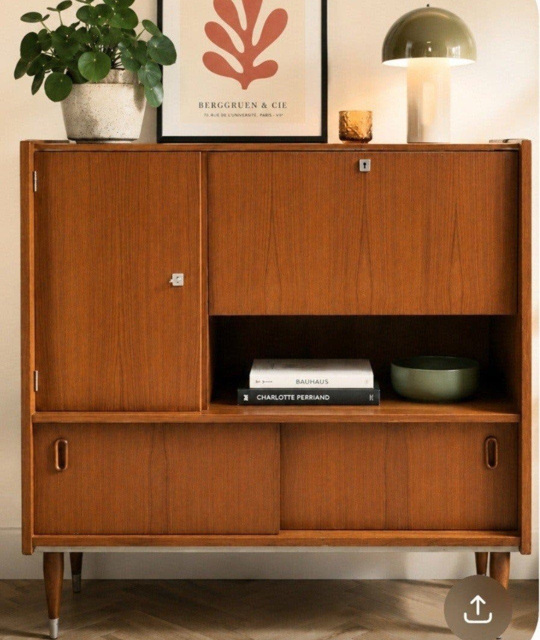 Vintage kast, Scandinavische in teak .
L1,25m
Br36cm
H1, Ophalen