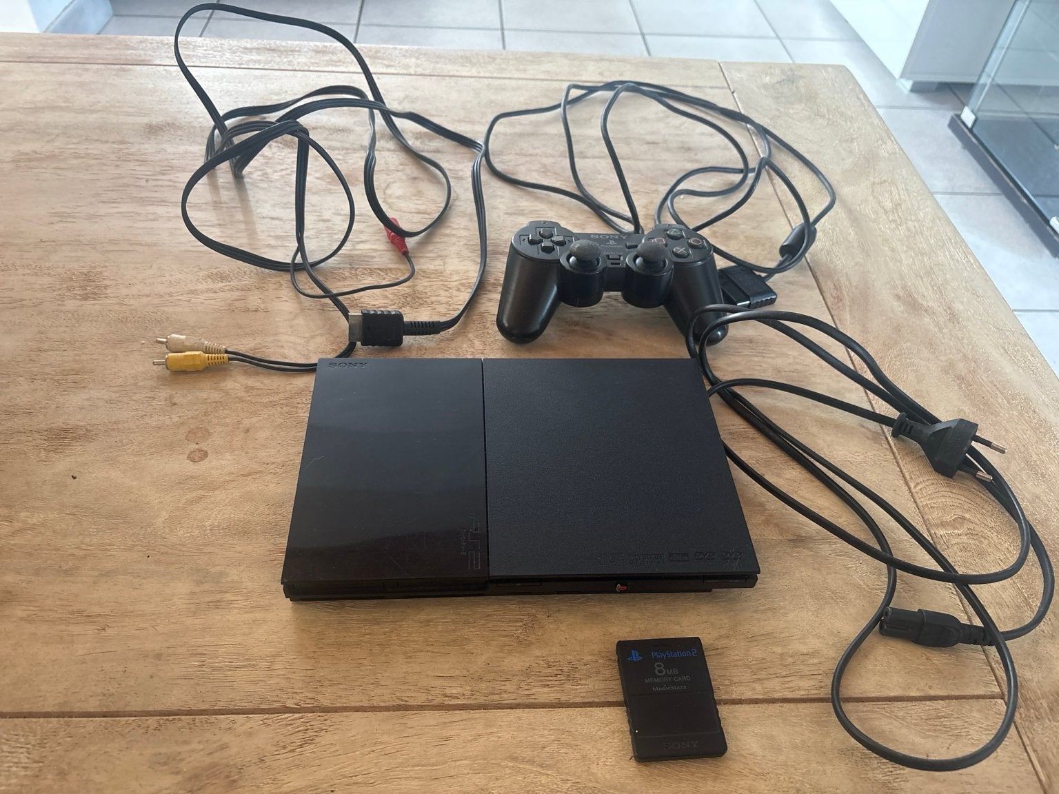 Playstation 2 met 4 guitars en 2 spelletjes Guitar hero, Games en Spelcomputers, Ophalen of Verzenden, Gebruikt