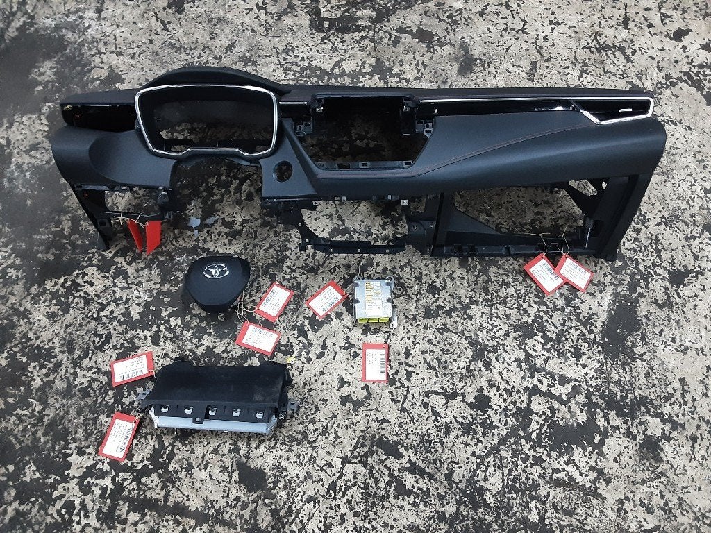 AIRBAG SET Toyota Corolla (E21) (01-2019/-), Gebruikt, Mevr. I. Hauben, Toyota, Rue de l'Espoir 34 34
4030  GRIVEGNÉE, BE