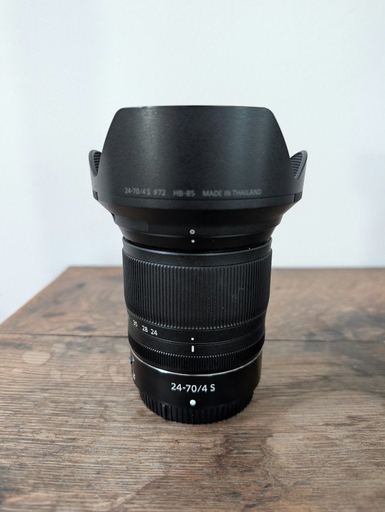 Nikon NIKKOR Z 24-70mm f/4 S - In goede staat, Monture Nikon Z, Enlèvement ou Envoi, Lentille standard, Housse/sac de protection