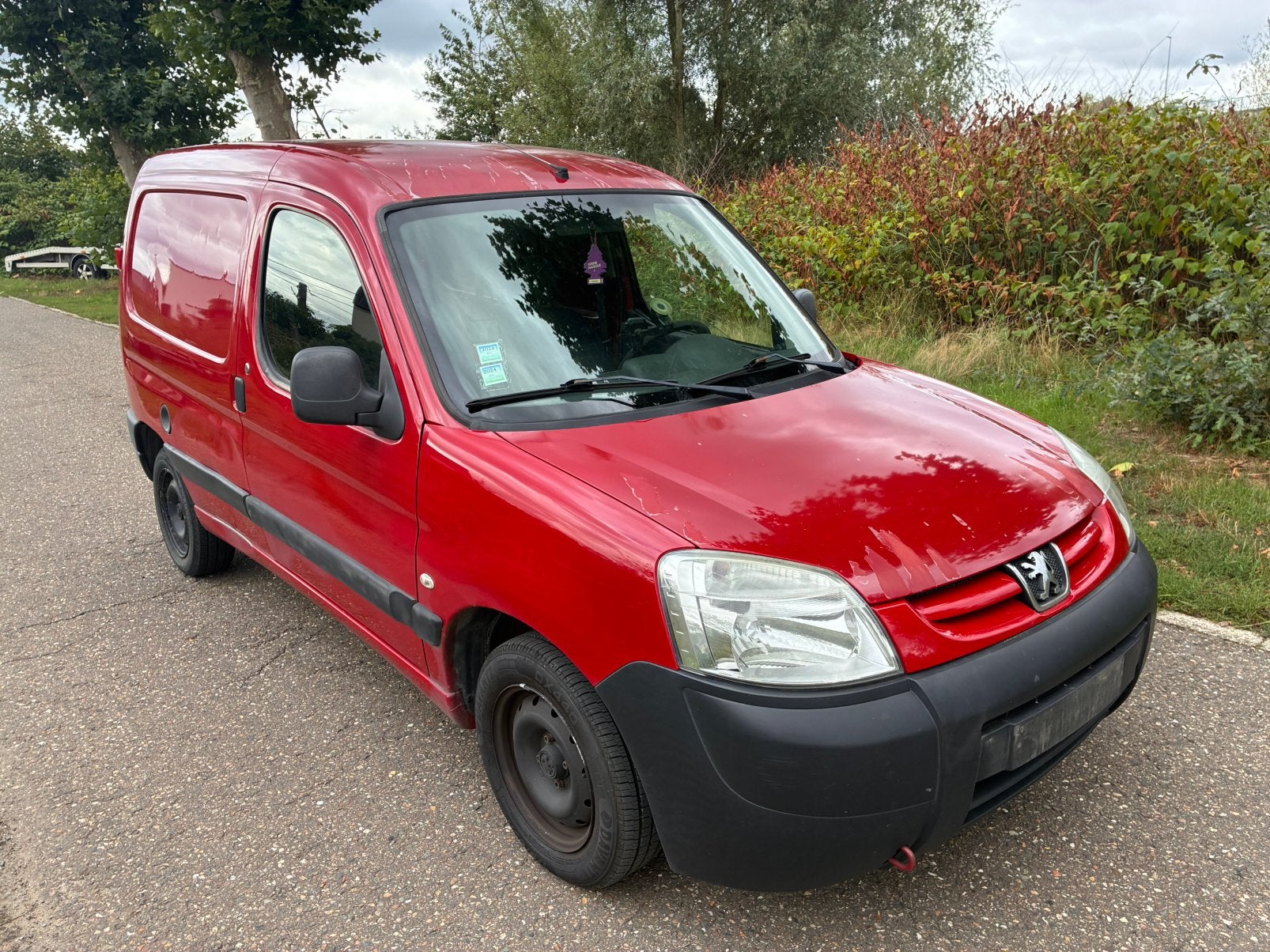 Peugeot Partner Light Cargo est prêt à être enregistré !, Autos, Rouge, Achat, Entreprise, 2 places