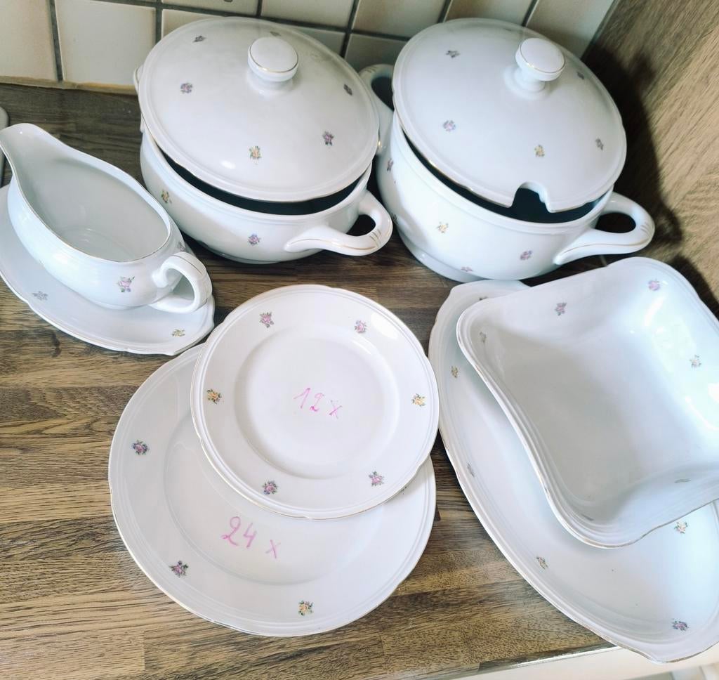 Groot vintage servies, zeer oud maar nog in perfecte staat., Ophalen