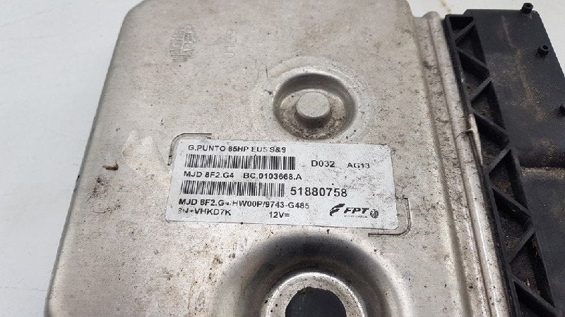 CALCULATEUR MOTEUR ECU Fiat Punto Evo (199) (|51880758|), Autos : Pièces & Accessoires, FCA Germany GmbH, IPC D1-09 Bahnhofsplatz
65423  Rüsselsheim am Main, DE