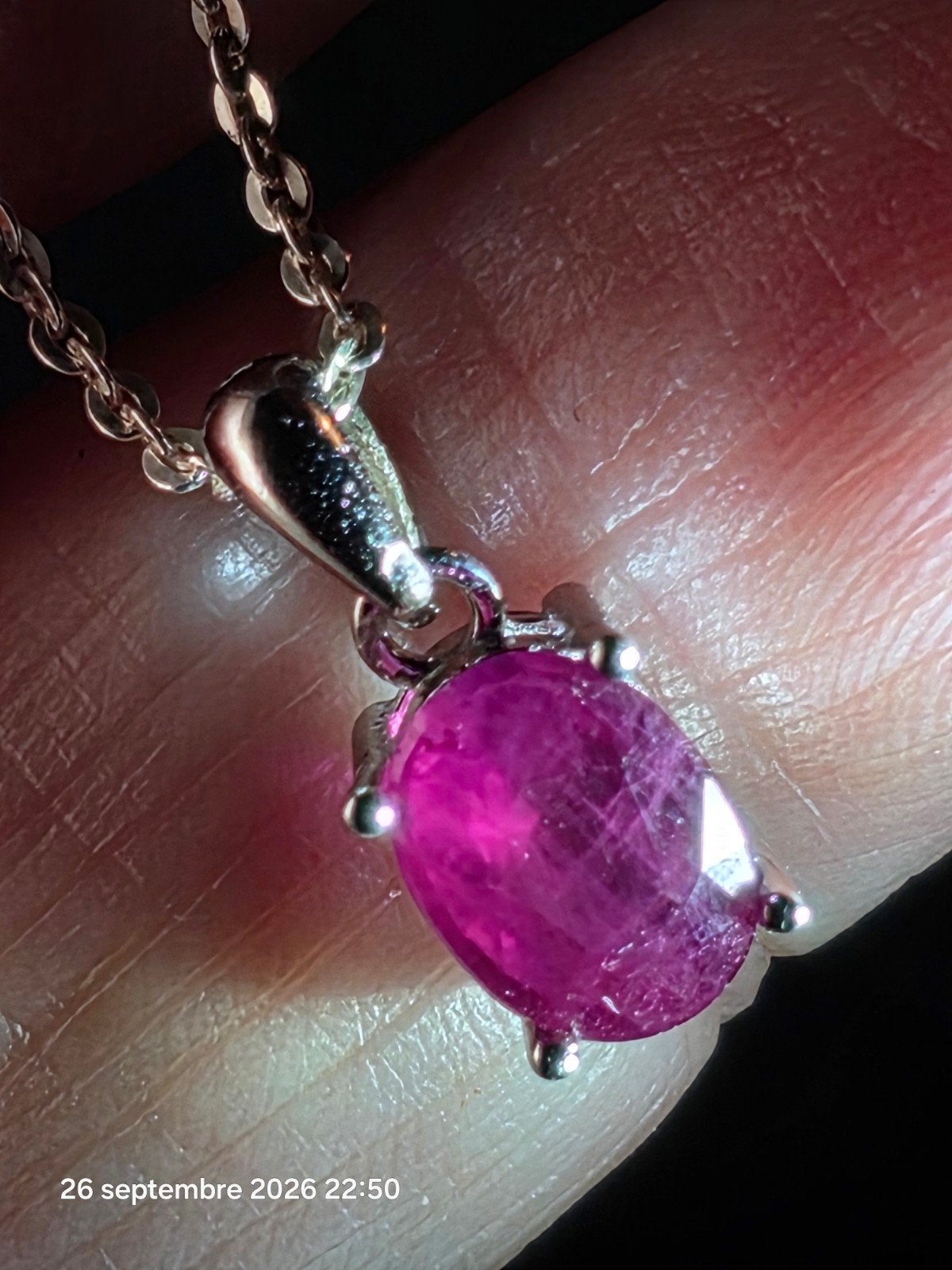 Pendentif en argent massif 925 avec saphir rouge violet natu, Enlèvement, Avec pierre précieuse, Argent, Neuf