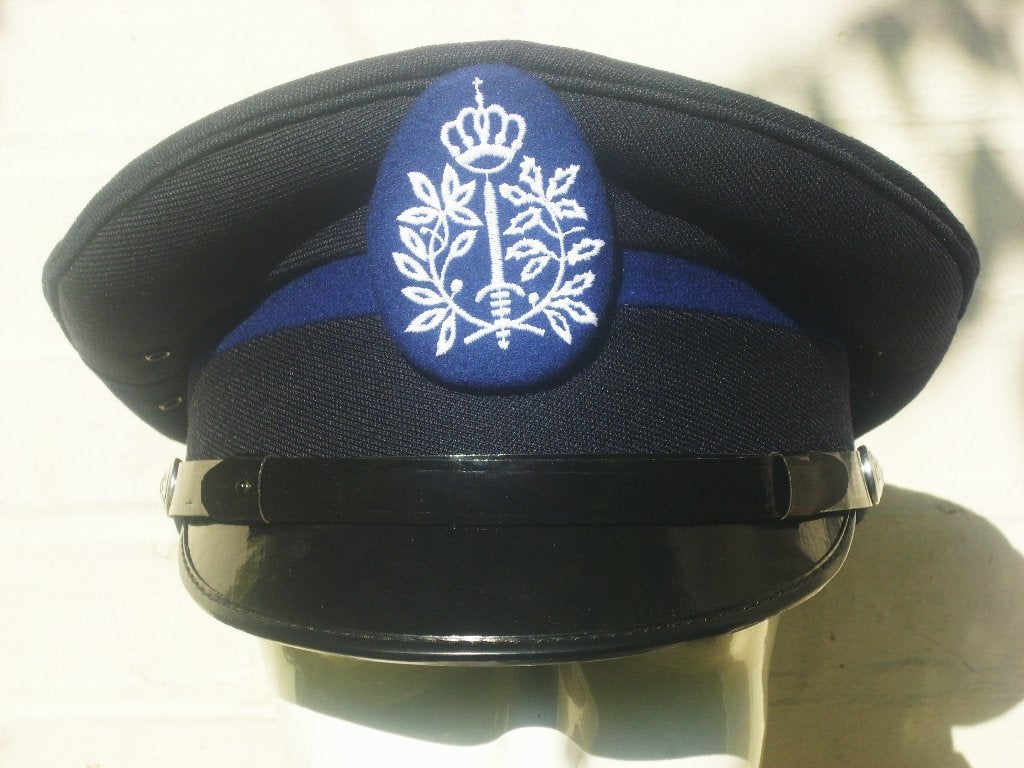 Képi taille 57,5 de la polcom belge 1980 à macaron tissé, Envoi, Autres, Casque ou Béret