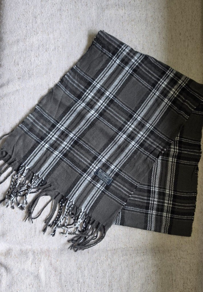 Exclusieve Burberrys of London cashmere sjaal 100% kasjmier, Overige maten, Ophalen of Verzenden, Sjaal, Gedragen
