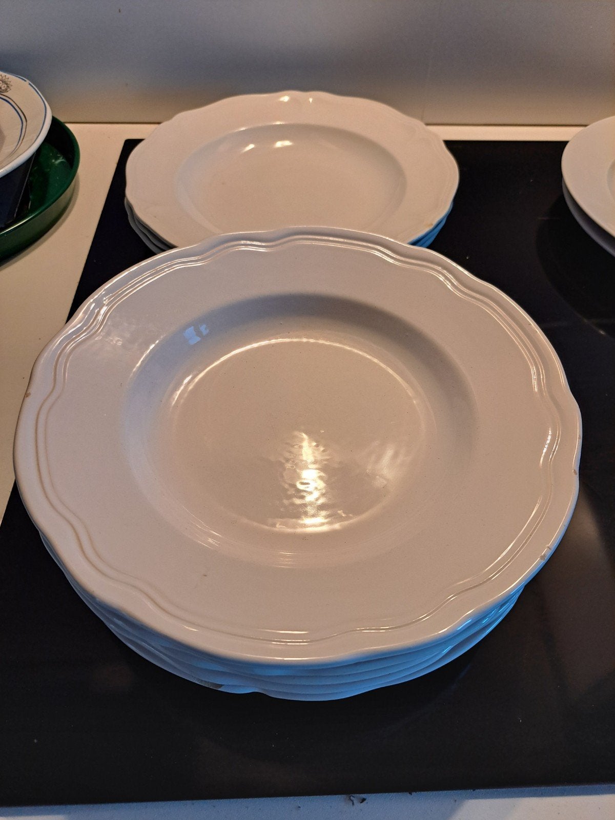 Lot de 5 et 3 assiettes profondes  (2 modèles), Utilisé