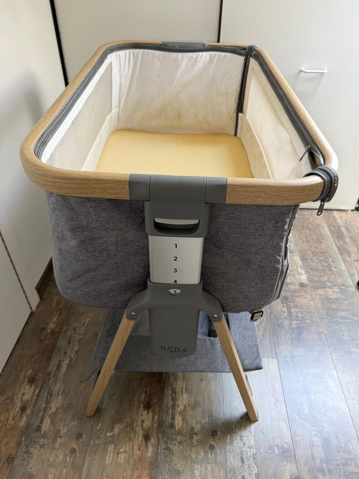 Berceau cododo Tutti Bambini CoZee : lit bébé bedside crib, Enfants & Bébés, Enlèvement, Utilisé, Lit