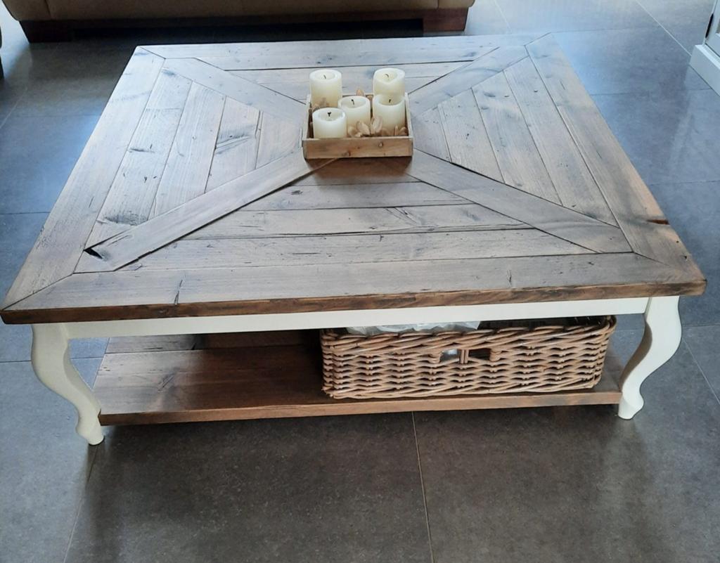 Table basse blanche en bois massif avec paniers en osier, Enlèvement