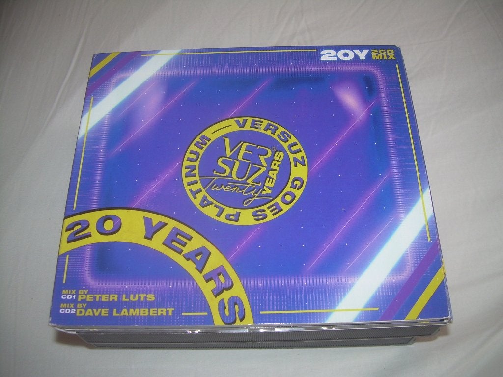 2 CD X - VS - 20 ANS, Enlèvement ou Envoi, Comme neuf, Techno ou Trance, Coffret