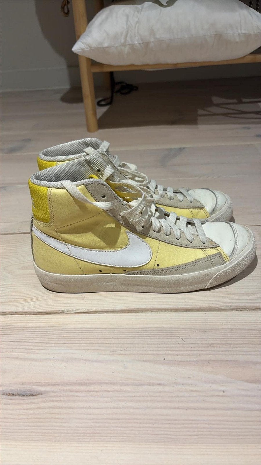Nike Blazer Mid '77 'Bicycle Yellow
maat 40, Kleding | Dames, Schoenen, Nike, Ophalen of Verzenden, Gedragen