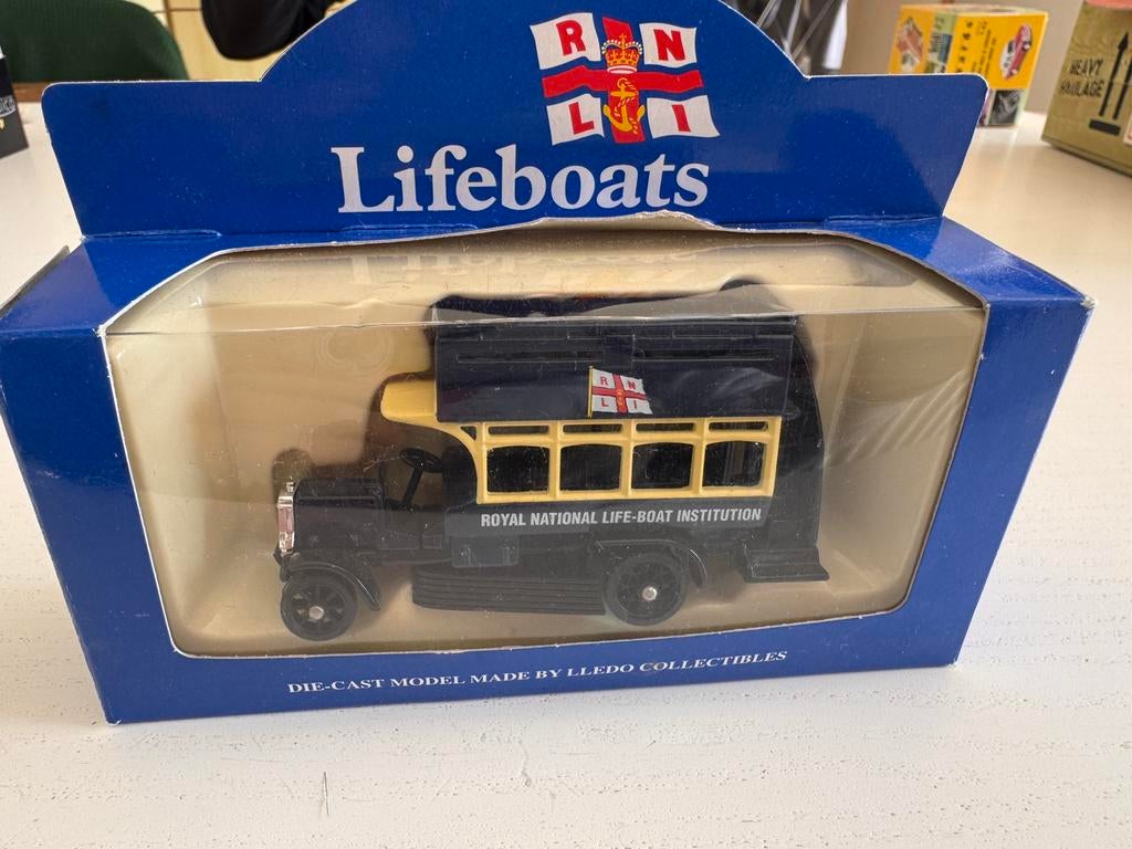 LP144-1004,Royal National Lifeboat Institution, Ophalen, Zo goed als nieuw
