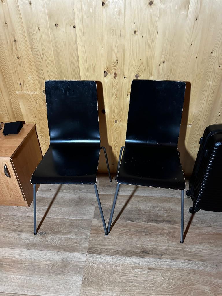 Gratis 2 zwarte stoelen ikea, Huis en Inrichting, Stoelen, Ophalen, Gebruikt, Twee, Zwart