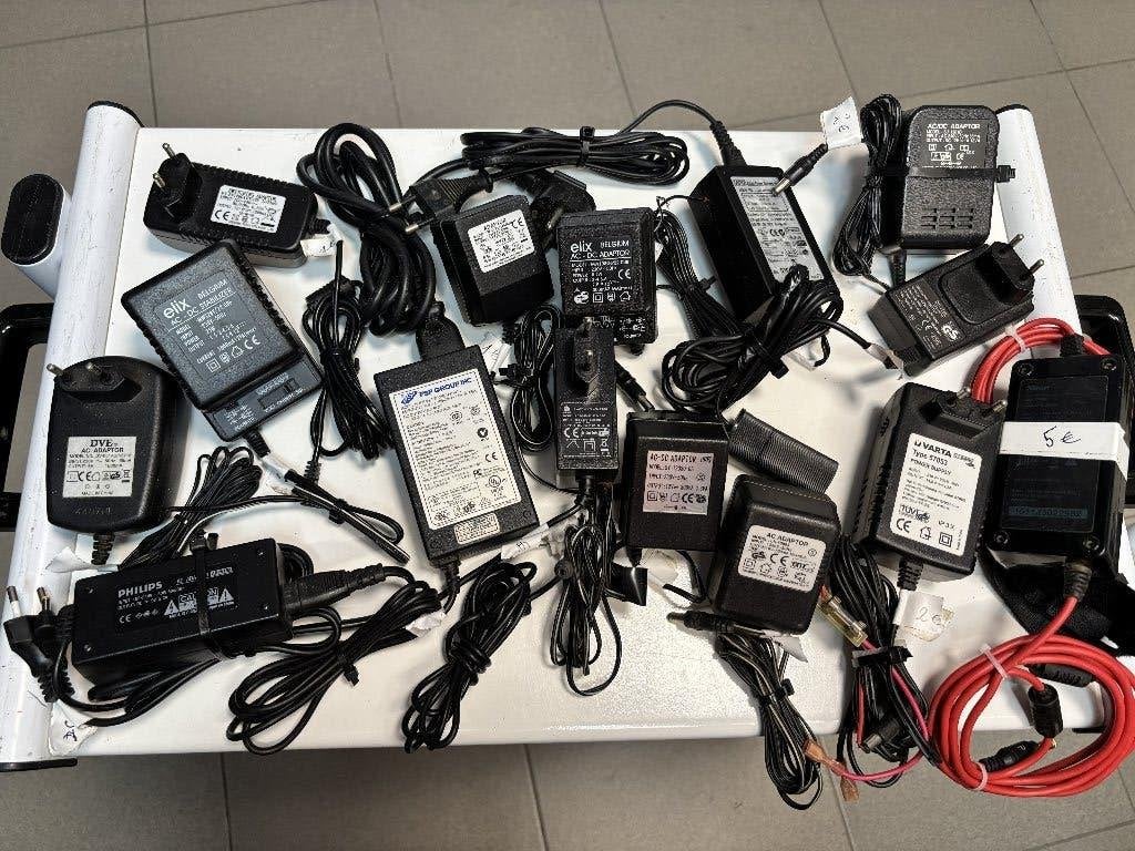 Adaptors en voedingen, Audio, Tv en Foto, Opladers, Ophalen, Gebruikt