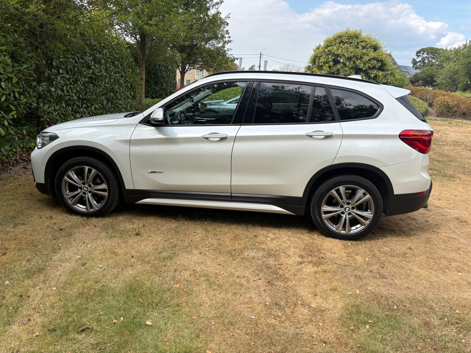 BMW X1 sDrive18i Automatique — 2017 — 153 000 km, Autos, X1, Achat, Euro 6, Noir