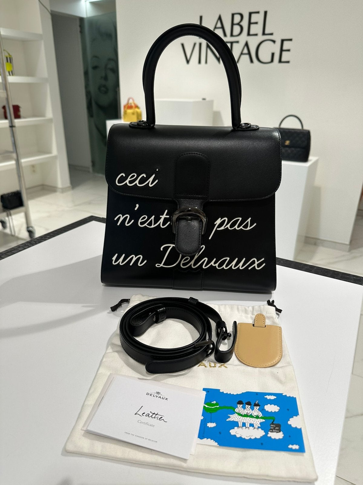 Delvaux Brillant MM l’Humour (Margritte), Enlèvement, Comme neuf