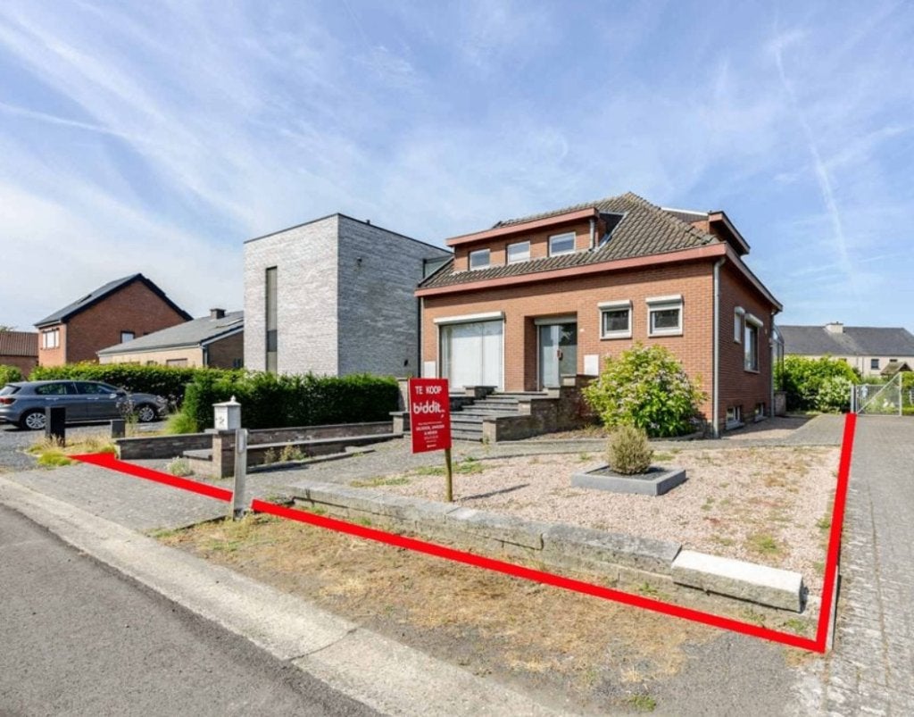 Welkom in deze halfopen, te renoveren woning nabij Hasselt!, 200 à 500 m², Hasselt, 3 pièces, Hasselt