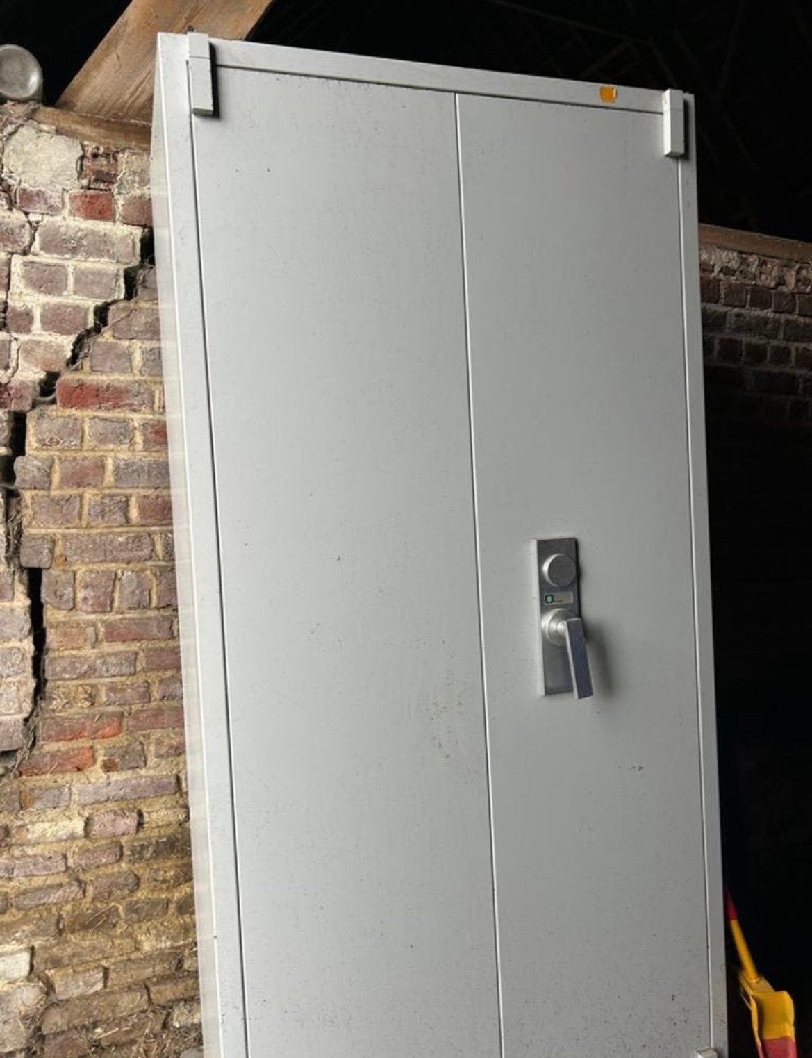 Metalen kast, Ophalen, 100 tot 150 cm, 200 cm of meer, Zo goed als nieuw