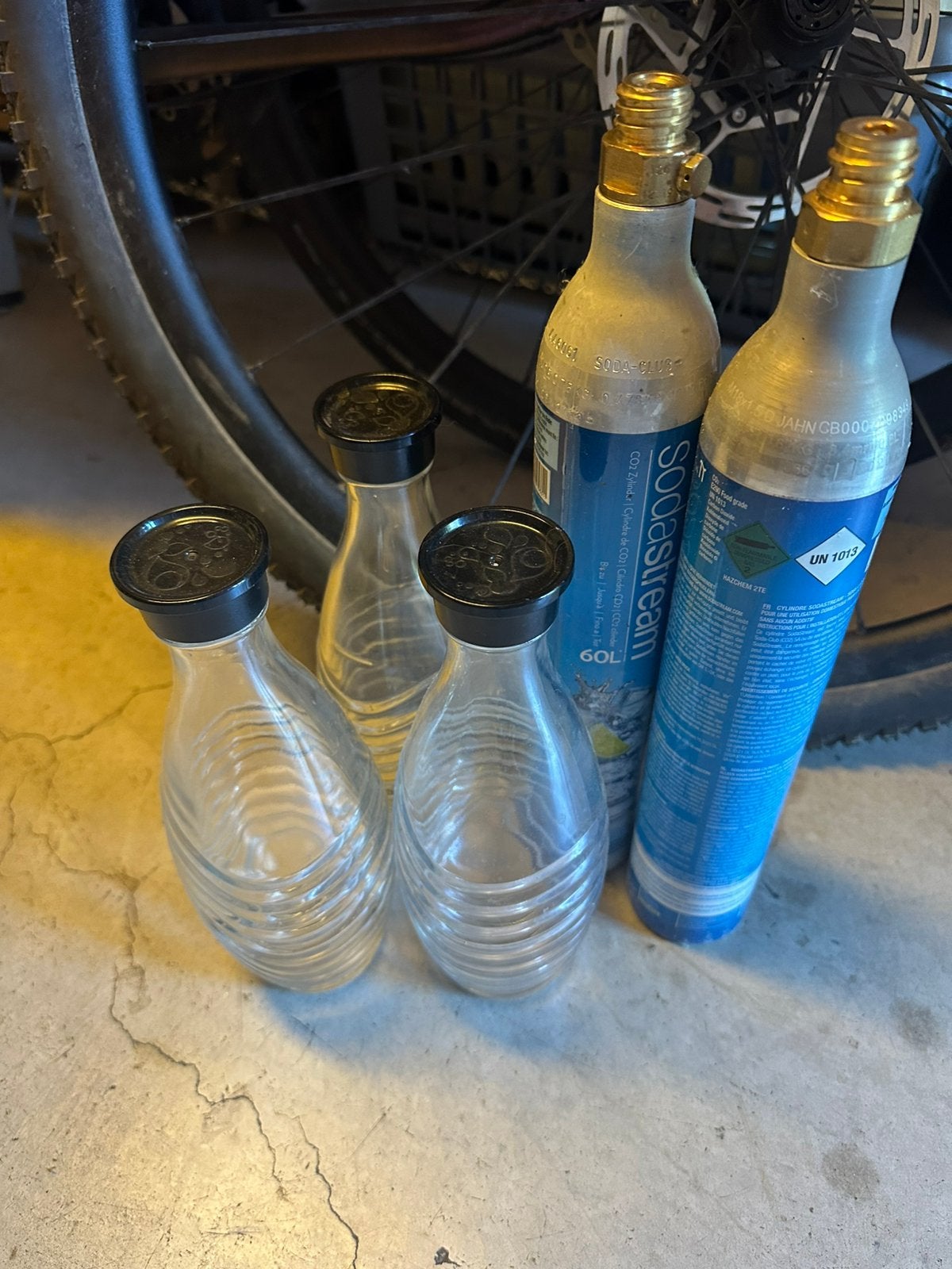3 bouteilles sodastream cristal + 2 bombes de gaz, Electroménager, Machines à eau pétillante, Enlèvement, Utilisé