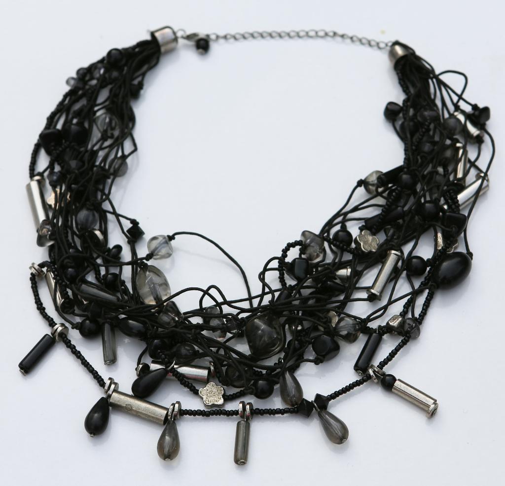 Prachtige korte halsketting, Handtassen en Accessoires, Kettingen, Ophalen of Verzenden, Zo goed als nieuw, Zwart, Zilver