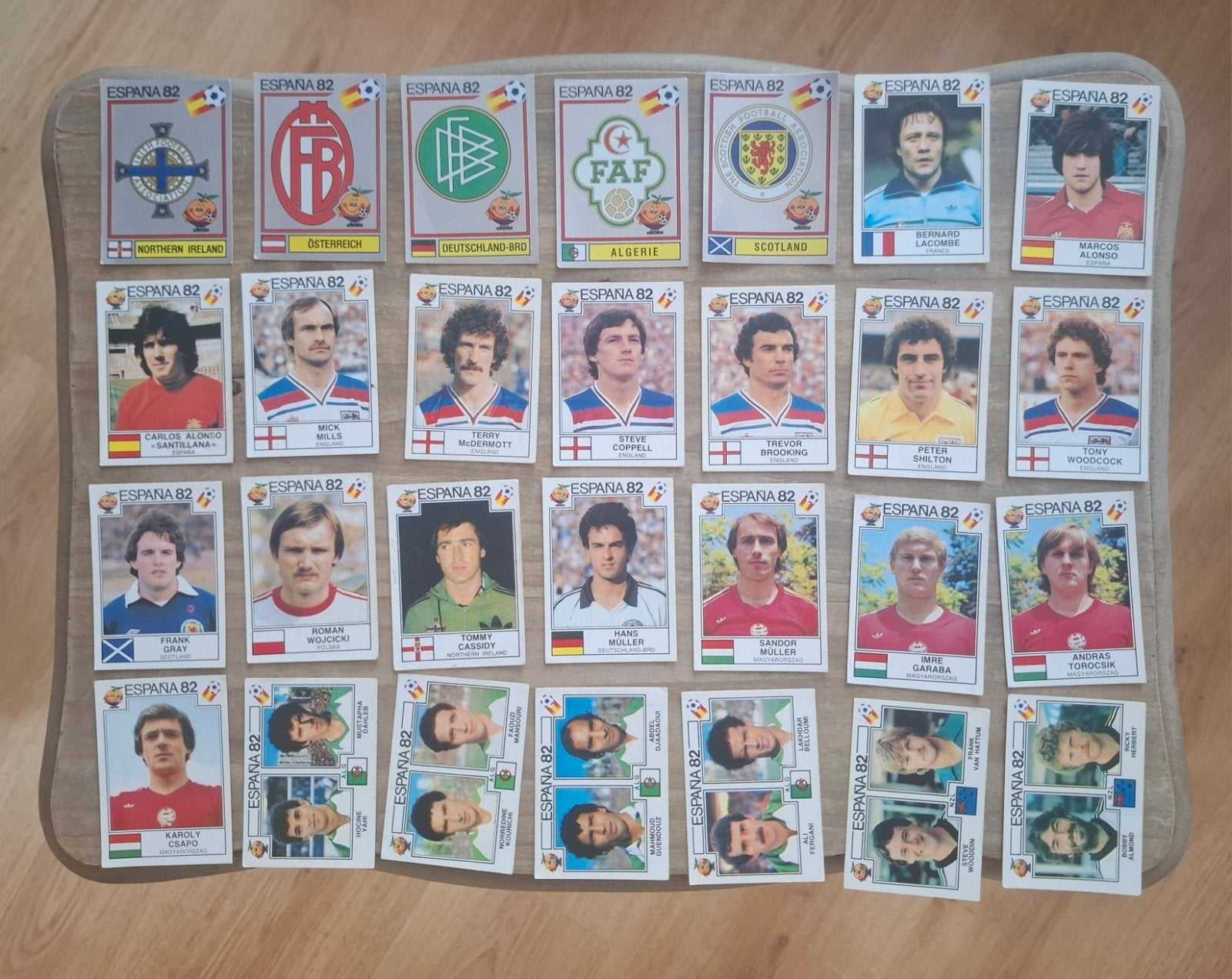 panini 28 images différentes espana 82 dont 5 badges foot, Enlèvement ou Envoi, Image