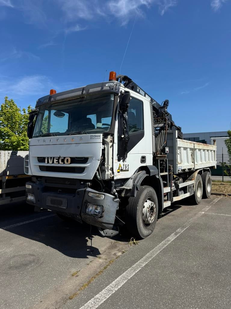 Iveco Trakker 6x4 + HIAB kraan – schade – export/herstelling