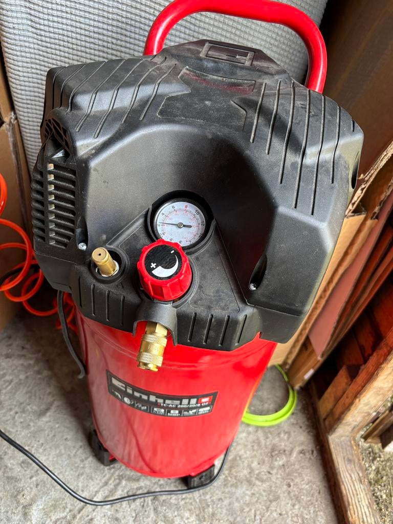 Compressor Einhell 8 bar., Ophalen, Zo goed als nieuw