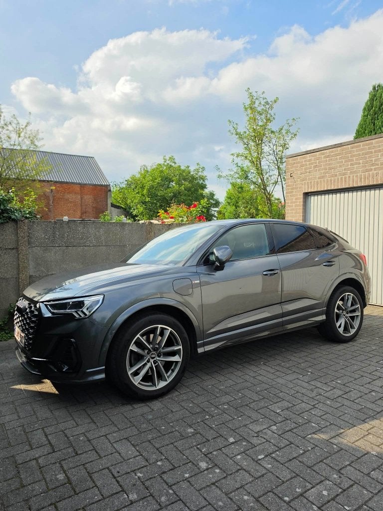 Audi Q3 Sportback 45 TFSIe S line – 245 pk - Daytona grijs, Autos, Argent ou Gris, Achat, Euro 6, Ordinateur de bord