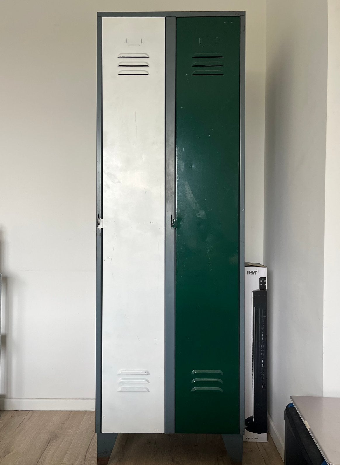 Vintage Industrial Metal Locker – 2 Doors, Ophalen, Gebruikt