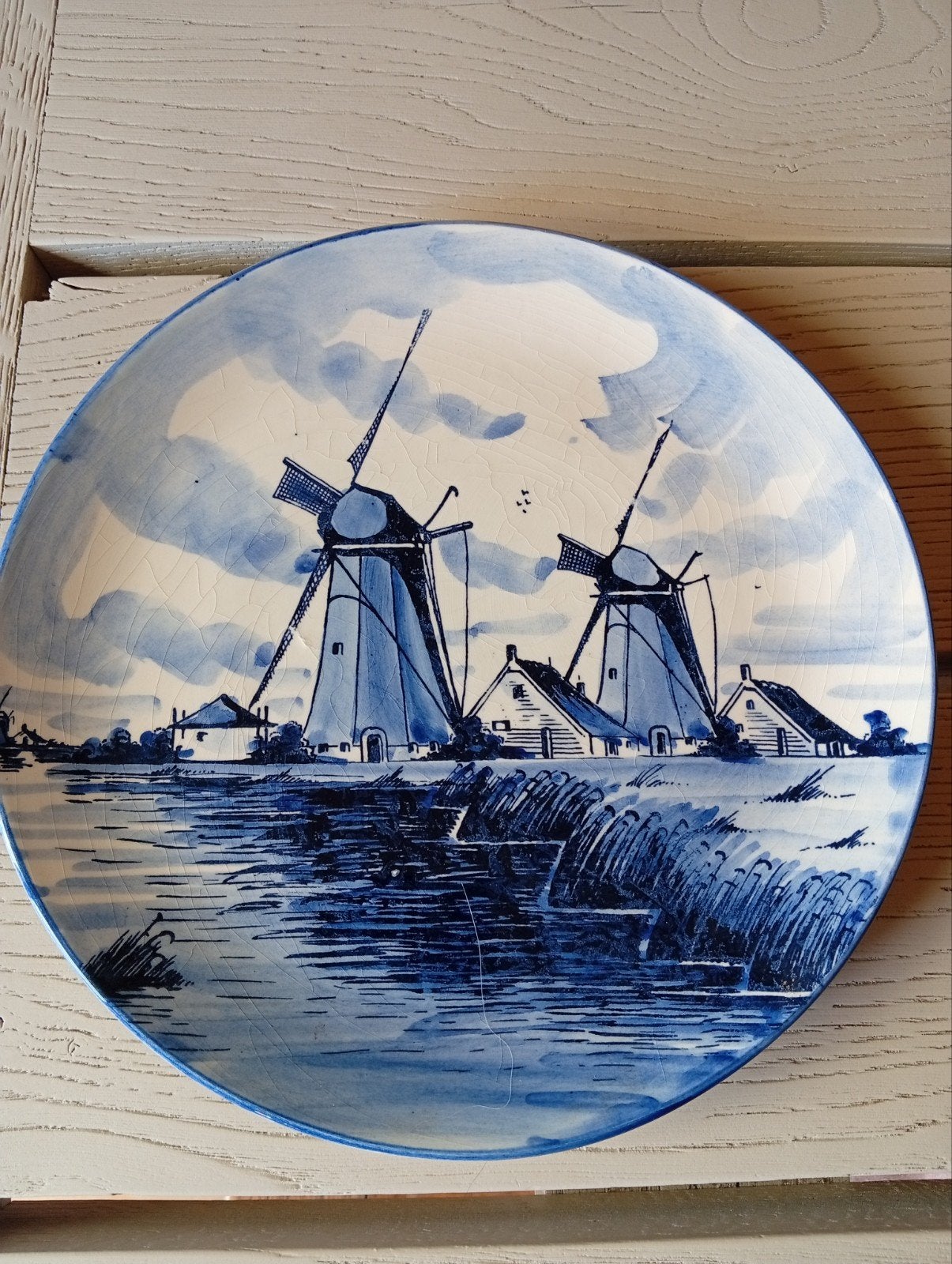 Delfts wandbord, Enlèvement