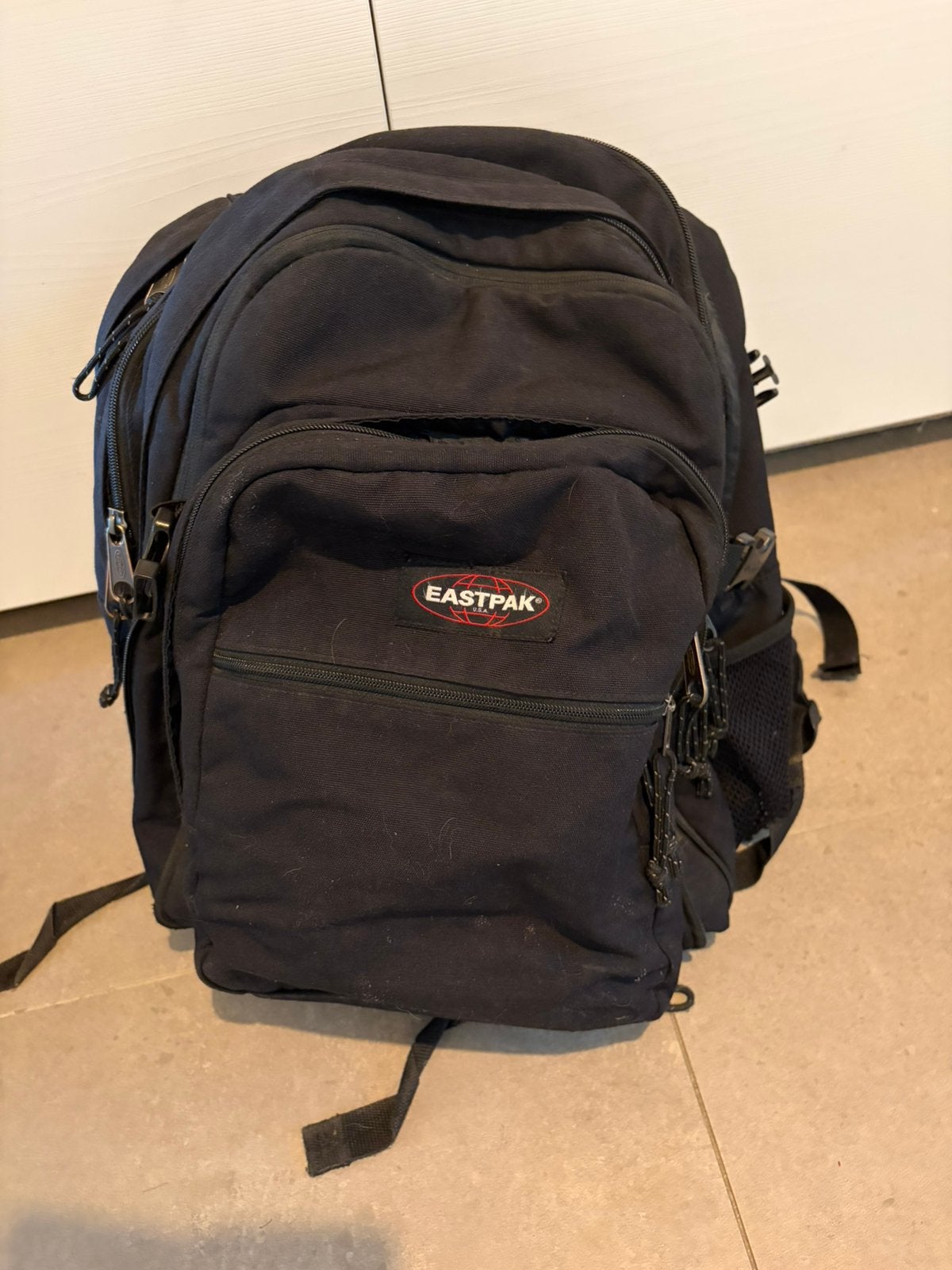Zwart eastpak rugzak groot, 45 tot 60 cm, Gebruikt, Ophalen of Verzenden, Minder dan 25 cm