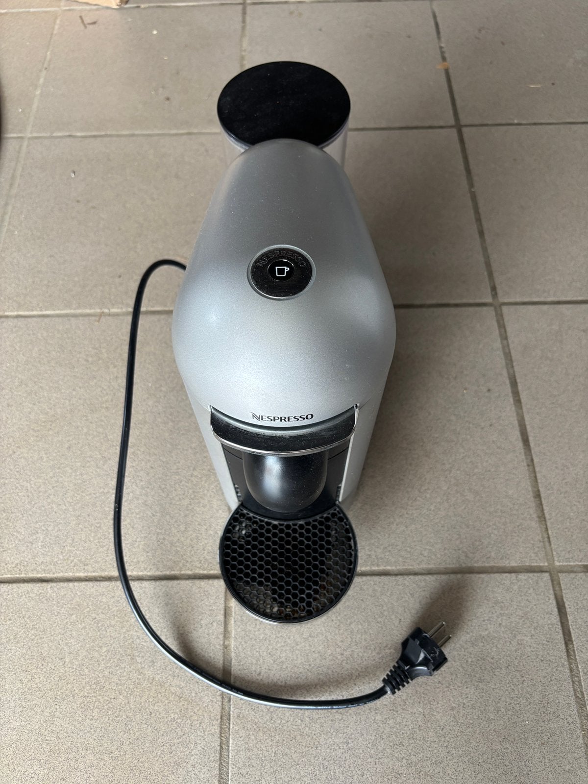 Nespresso koffiemachine, Gebruikt, Koffiemachine, Ophalen of Verzenden, 2 tot 4 kopjes