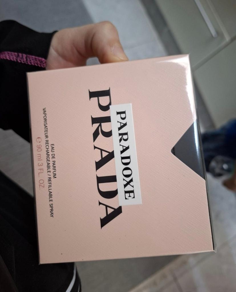PRADA parfums Orginal products 100euro 100ml, Handtassen en Accessoires, Uiterlijk | Parfum, Ophalen of Verzenden