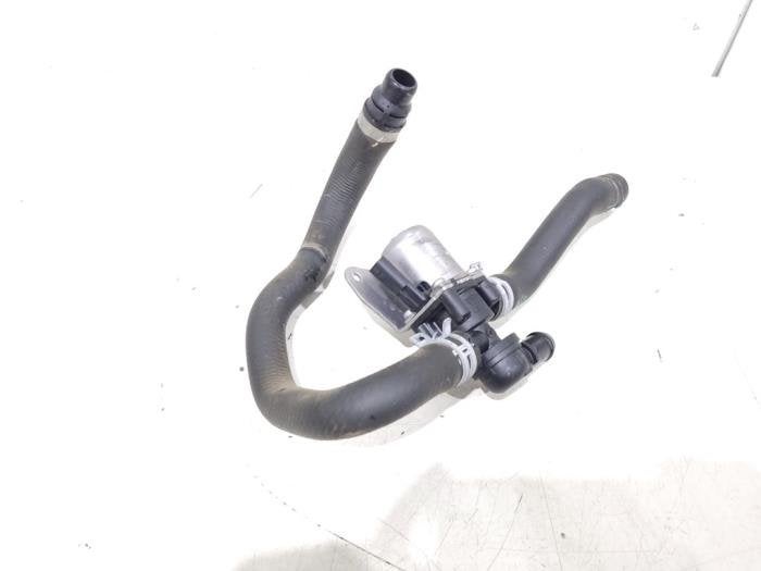 Extra waterpomp van een Lynk & Co 01, Auto-onderdelen, Airco en Verwarming, Overige automerken, Gebruikt, 3 maanden garantie, Ophalen of Verzenden