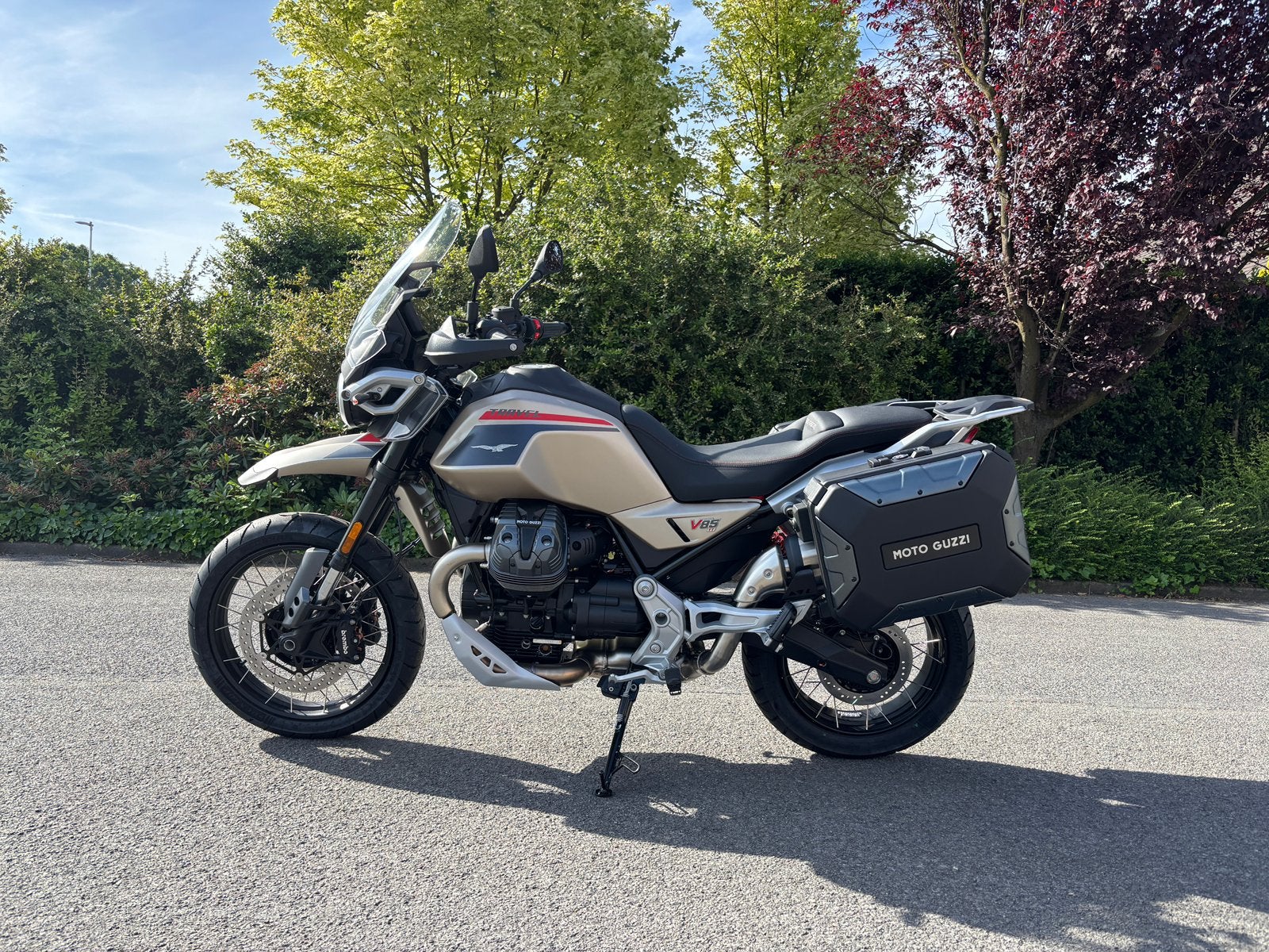 Moto Guzzi V85TT travel, Motos, Motos | Moto Guzzi, Tourisme, Entreprise, Plus de 35 kW, 2 cylindres