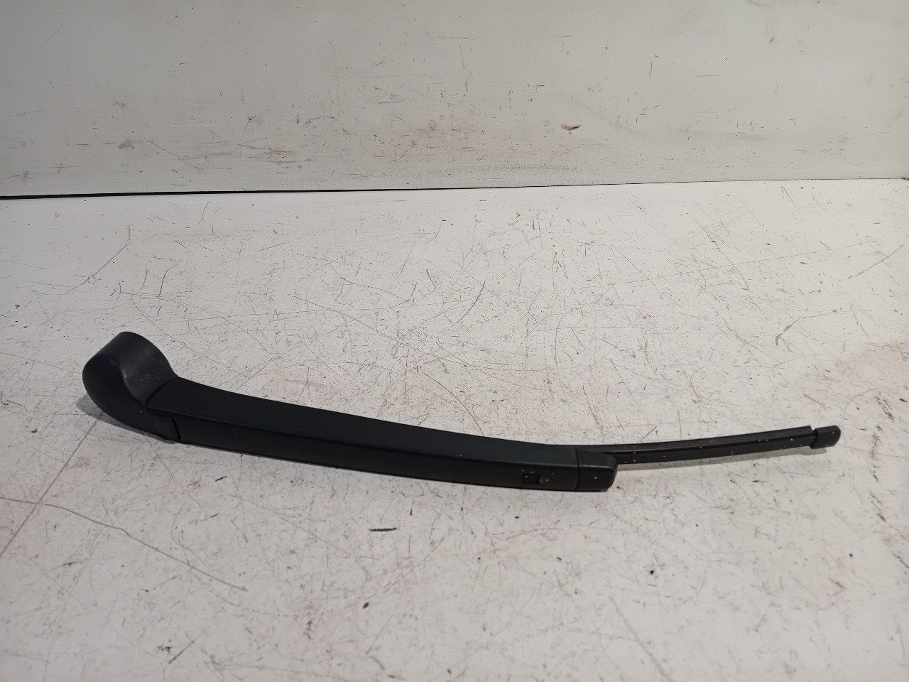 Ruitenwisserarm achterruit Volkswagen Polo, Onderdelen@venauto.nl, Van der Ven Autorecycling B.V., Ettenseweg 76, 4706 PB Roosendaal, The Netherlands