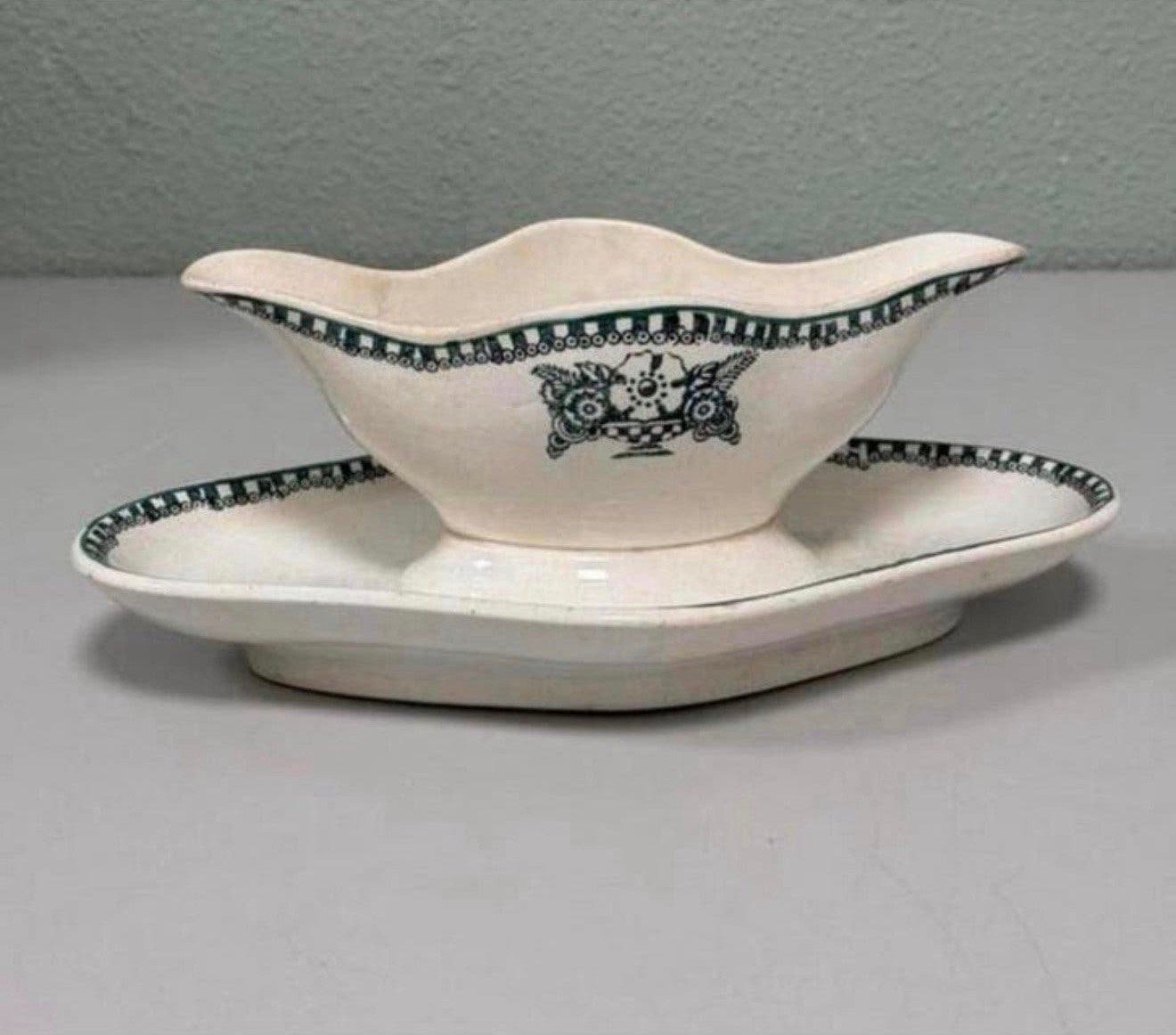 Sauce à sauce ancienne en porcelaine française Saint Amand, Antiquités & Art, Enlèvement ou Envoi