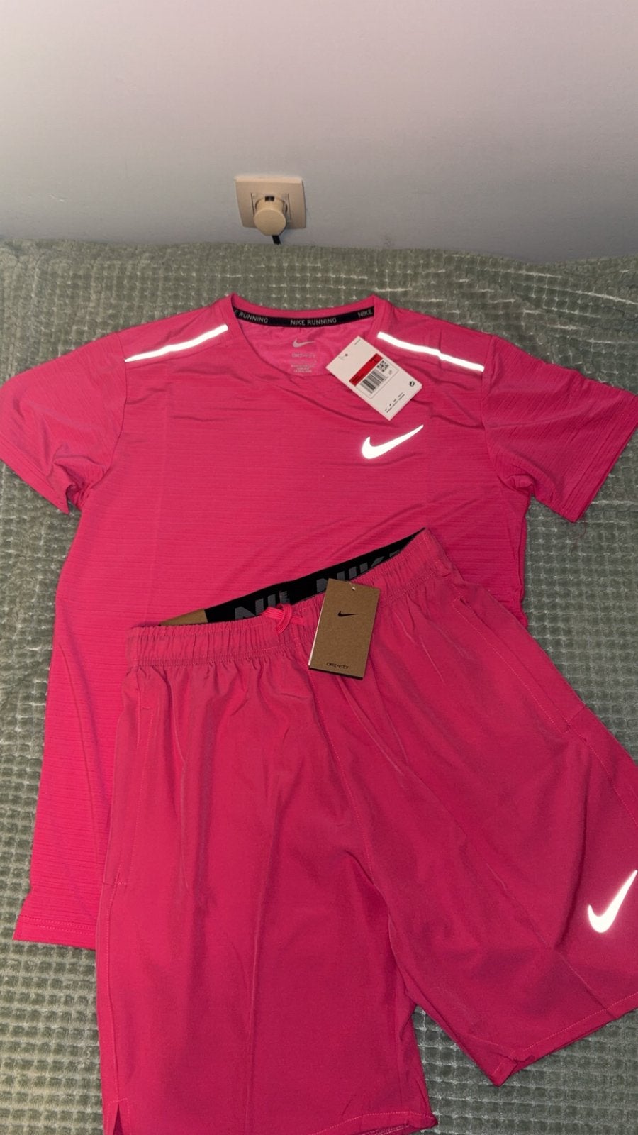 Nike miller set maat S!!, Rose, Général, Comme neuf, Enlèvement