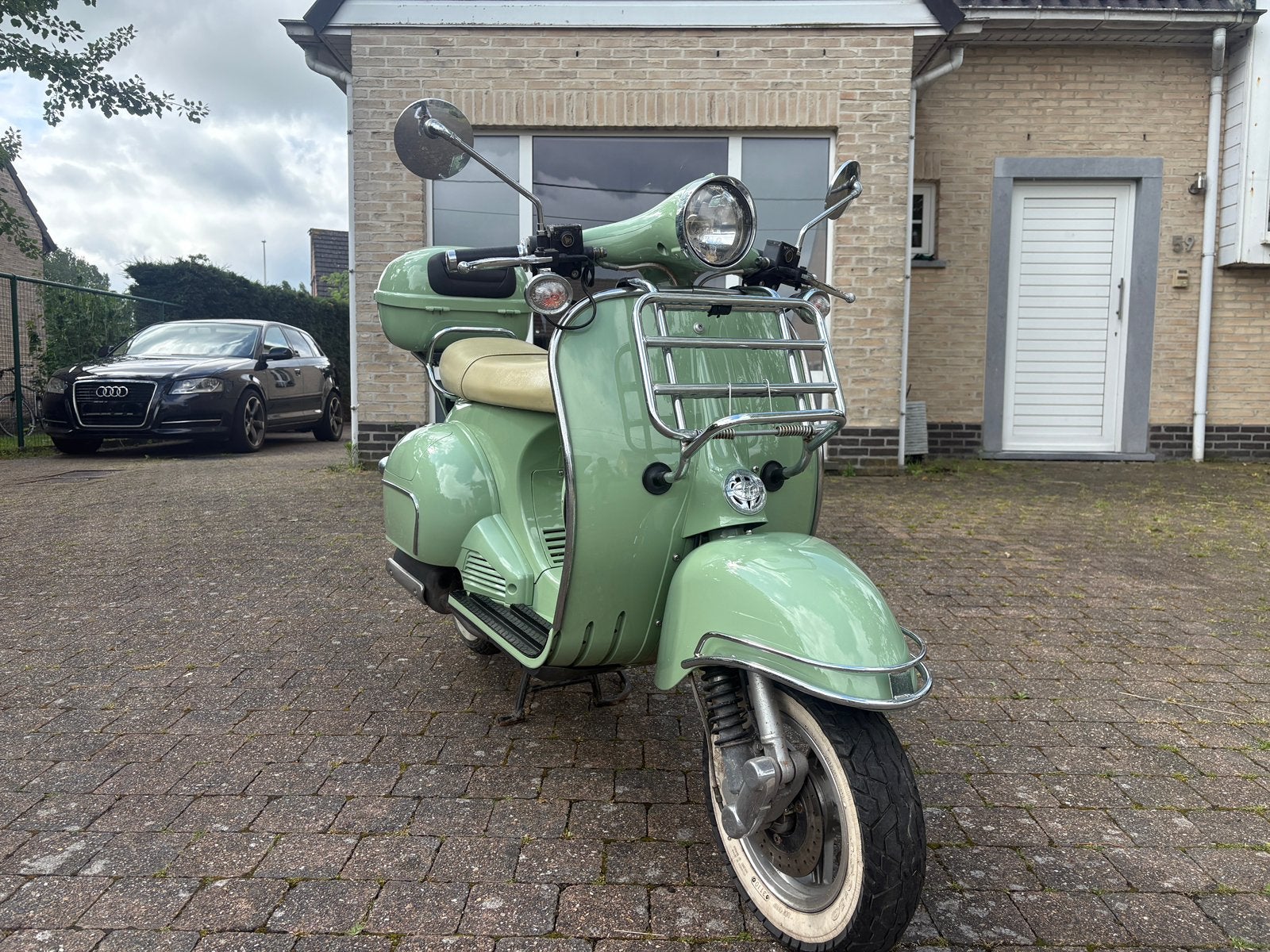 Vespa look scooter |2300km| NIEUWSTAAT, Fietsen en Brommers, Ophalen, Benzine, 50 cc, Klasse B (45 km/u)