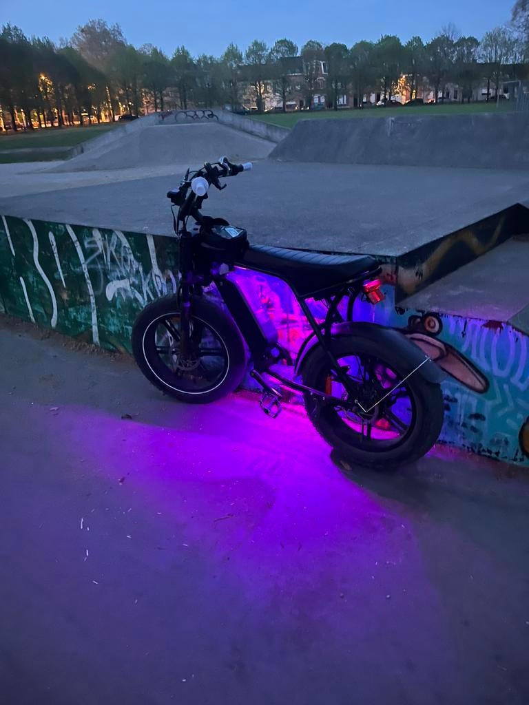 V8 2.0 custom, Ophalen, Zo goed als nieuw