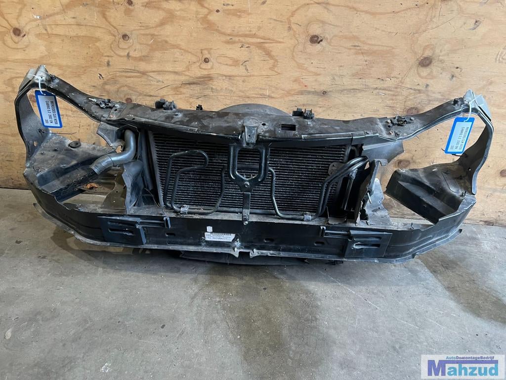 Pare-chocs avant MERCEDES CLK W208 3.2 avec kit de refroidis, Mercedes-Benz AG, Mercedes-Benz, Utilisé, Mercedesstrasse 120
70372  Stuttgart, DE