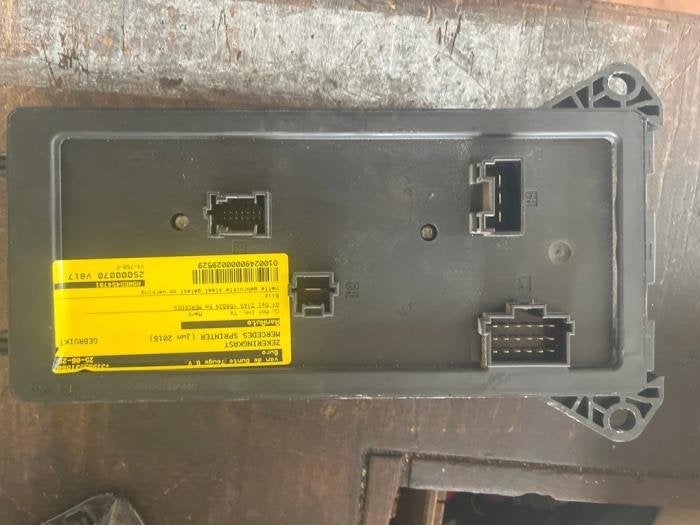 Boîte à fusibles d'un Mercedes Sprinter, 3 mois de garantie, Utilisé, -, -