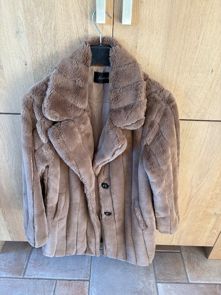 Stijlvolle faux-fur/teddy mantel tot op de knie, Kleding | Dames, Ophalen of Verzenden, Zo goed als nieuw, Beige