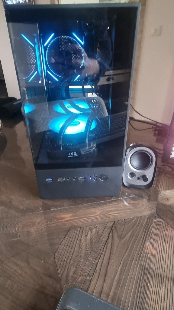 watergekoeld mini PC, Informatique & Logiciels, Ordinateurs de bureau, Utilisé, 3 à 4 Ghz, SSD, 32 GB, Avec moniteur, Enlèvement