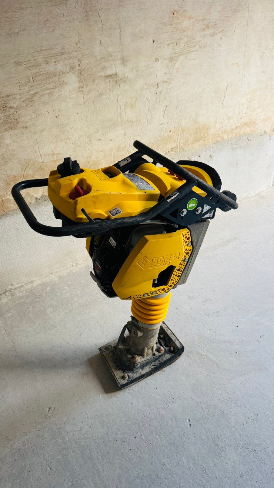 PILONNEUSE  BOMAG BT 60/4 et Plaque vibrante imer MVC T90, Enlèvement ou Envoi, Comme neuf