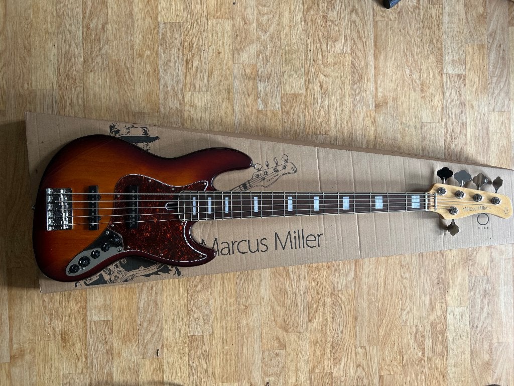 Sire Marcus Miller V7 2nd gen alder 5 string/5 cordes, Musique & Instruments, Instruments à corde | Guitares | Basses, Enlèvement